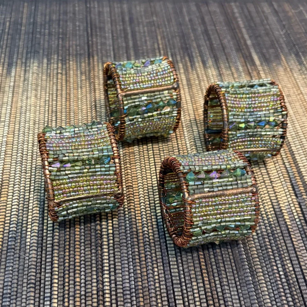 🔹NWOT🔹Set of 4 Pier 1 Bronze and Green Beaded Napkin Rings